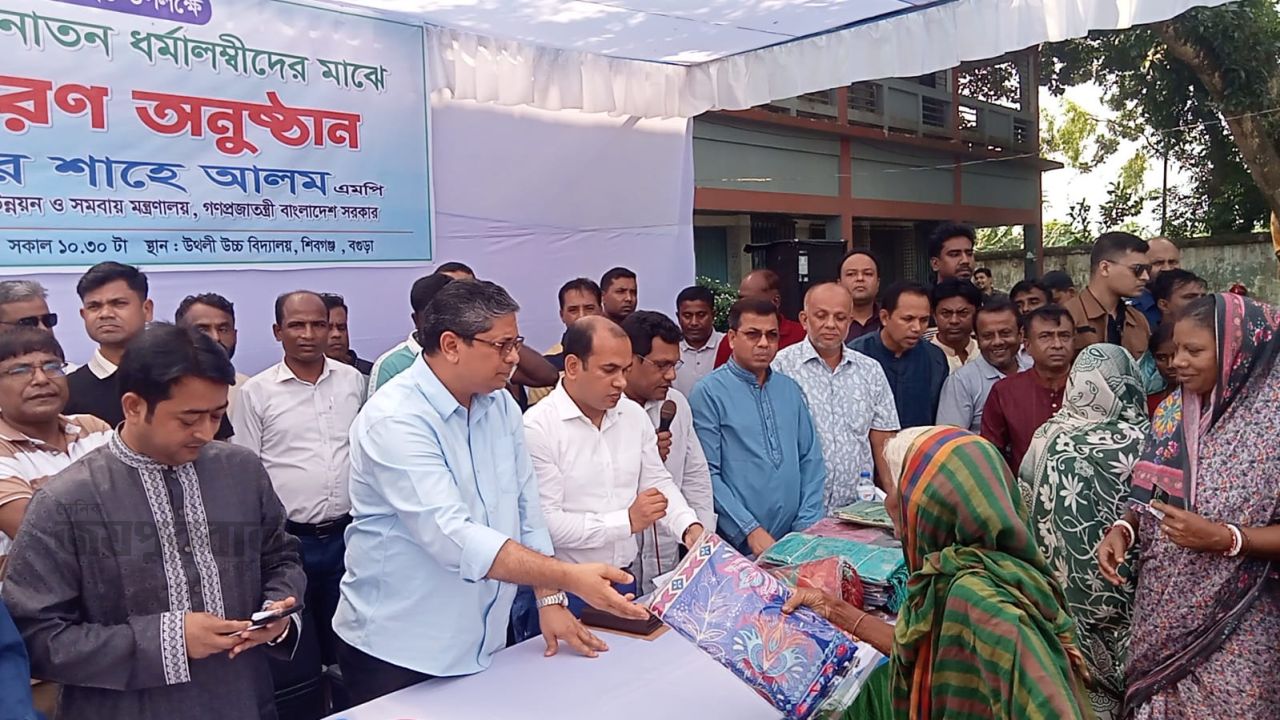 হিন্দু সম্প্রদায়ের মানুষ কোনো নির্দিষ্ট ব্যক্তি বা রাজনৈতিক দলের দাসত্ব করে না