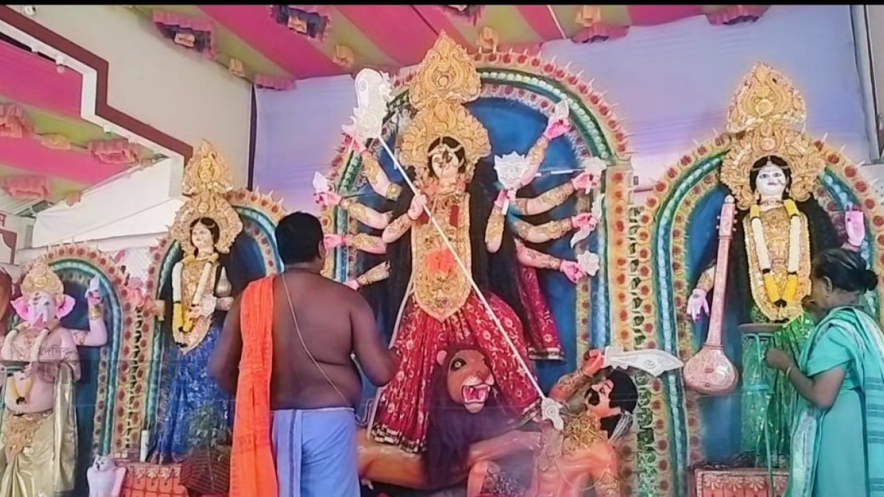 মহাসপ্তমীর পূজার মধ্য দিয়ে শুরু হলো শারদীয় দুর্গোৎসব 
