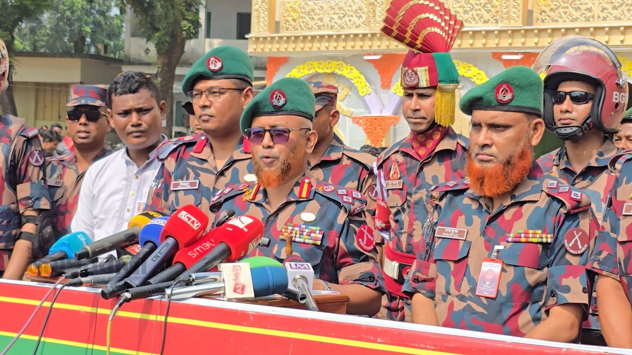 সন্দেহজনক কিছু দেখলে বিজিবিকে জানানোর আহ্বান 