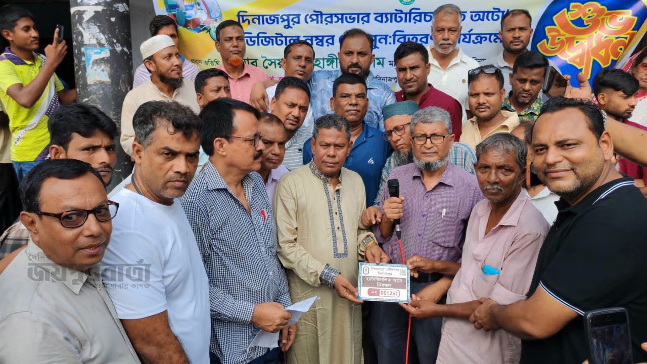 দিনাজপুরে ডিজিটাল নম্বর প্লেট বিতরণ কার্যক্রমের উদ্বোধন 