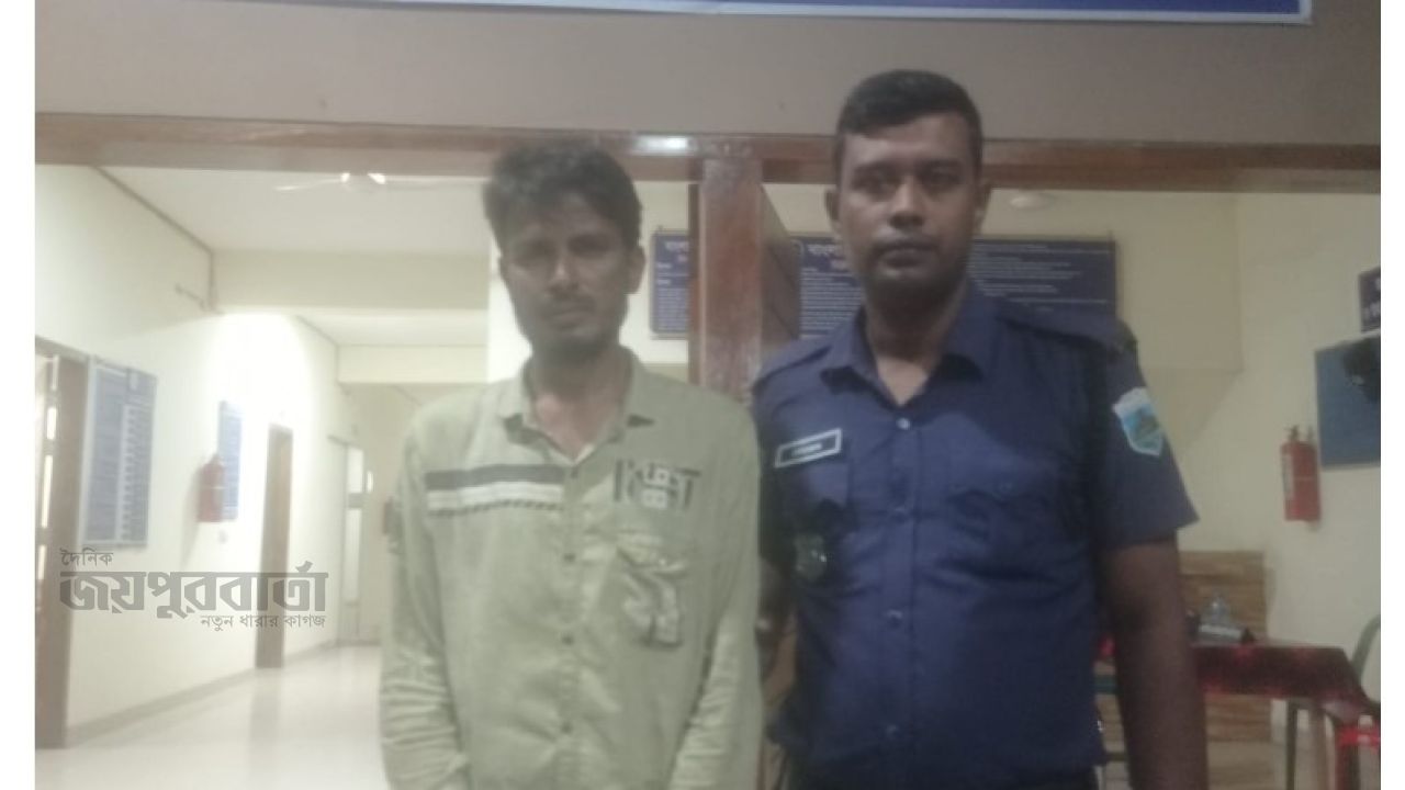 মহাদেবপুরে বক্স বাজানোকে কেন্দ্র করে দুর্গা মন্দিরে ছুরিকাঘাত,আটক ১