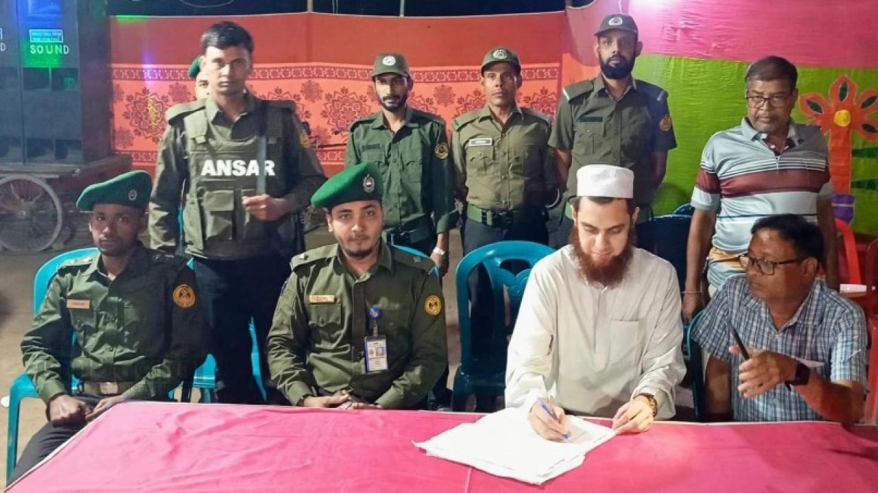 বাঘায় শান্তিপূর্ণ পূজা উদযাপনে পুলিশ-আনসার ও ভিডিপির সতর্ক পাহারা