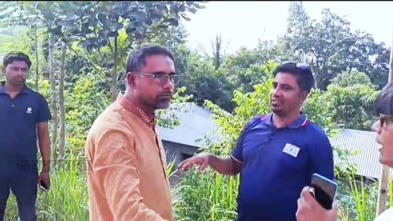 সাংবাদিকদের ফ্যাসিস্ট বললেন বালু ব্যবসায়ী আলমগীর 