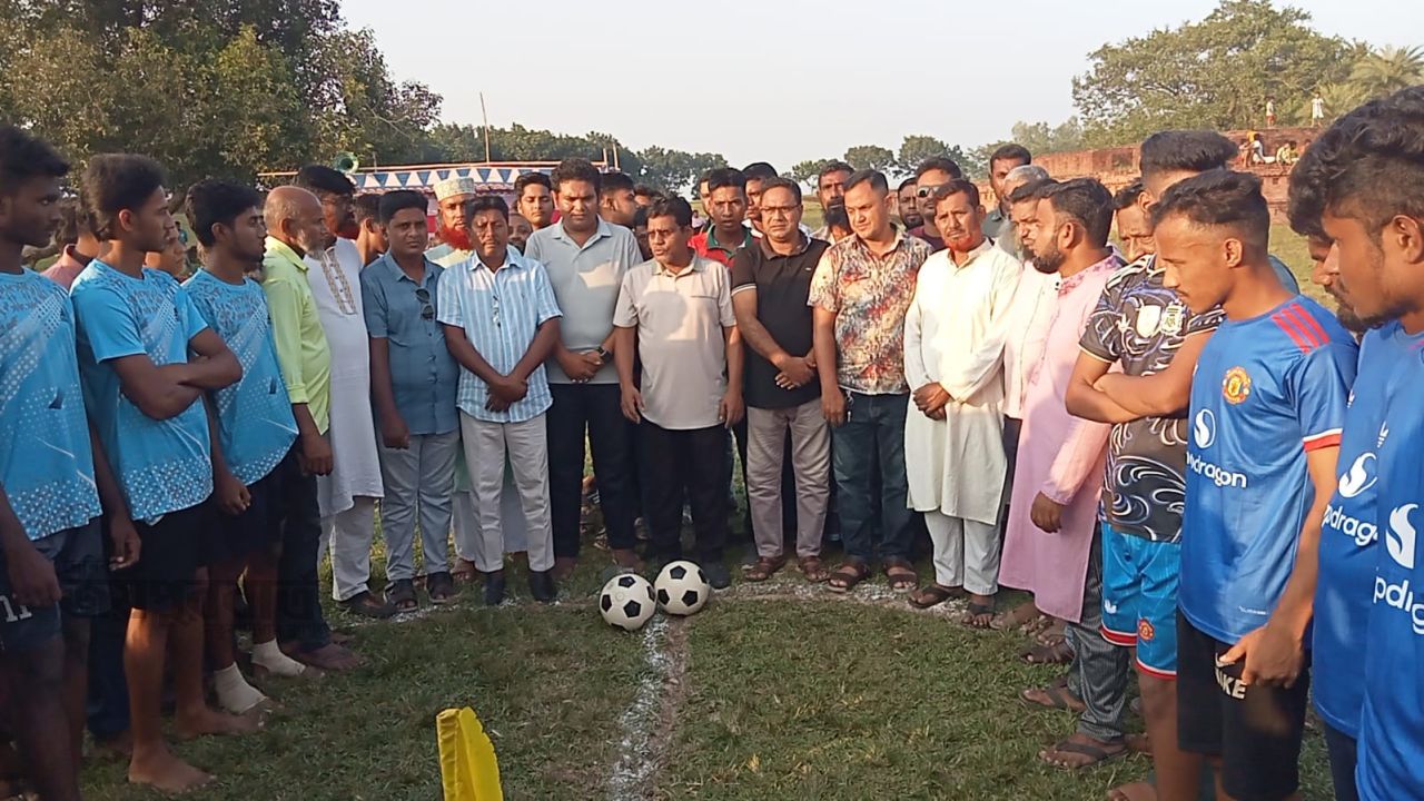 শিবগঞ্জে বন্ধন যুব সংঘের ফুটবল টুর্নামেন্ট উদ্বোধন