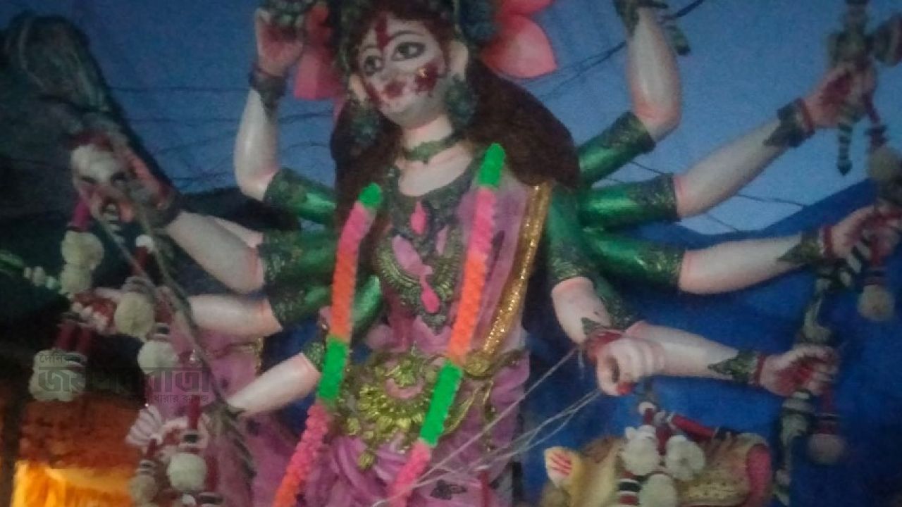 প্রতিমা বিসর্জনের মধ্য দিয়ে পাঁচবিবিতে শেষ হলো শারদীয় দুর্গাপূজা