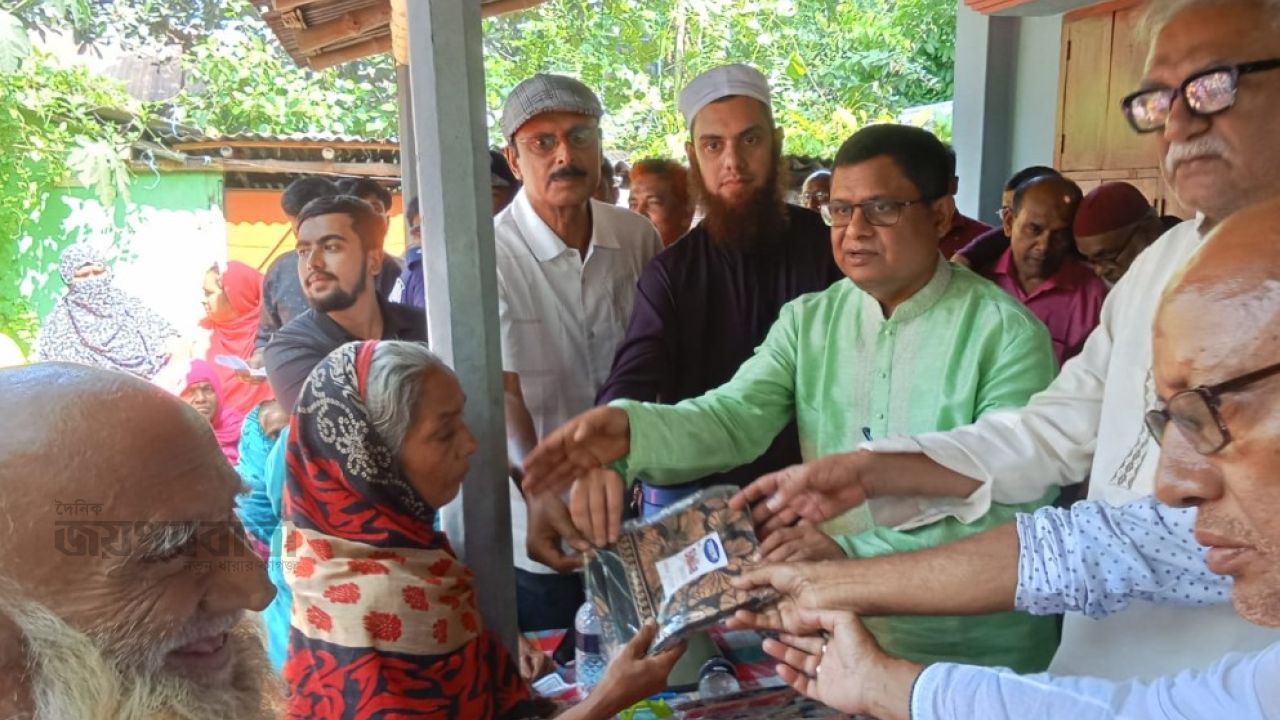 বাঘায় বস্ত্র বিতরণ ও বিসর্জনে শেষ হয়েছে দুর্গোউৎসব