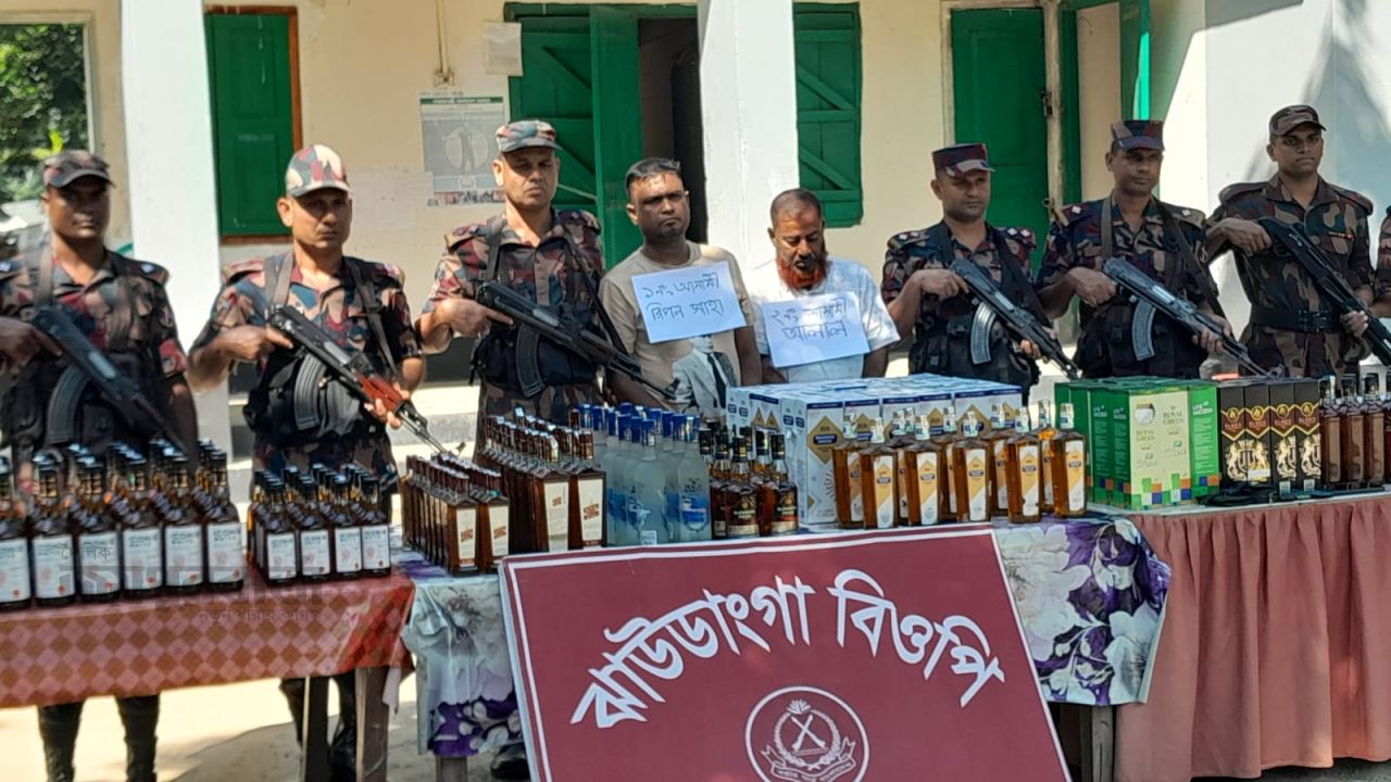 জামালপুর সীমান্তে বিপুল পরিমাণ ভারতীয় মদ জব্দ,আটক-২