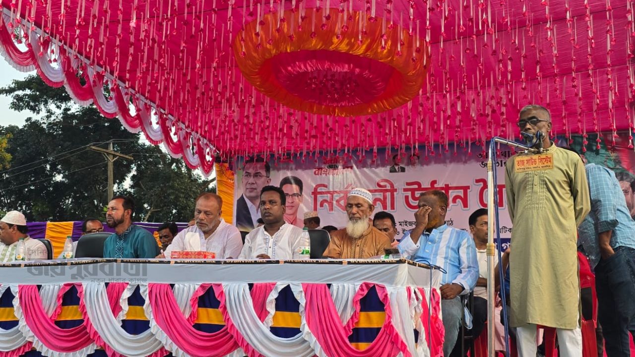 লংগাইল ইউপি নির্বাচনে চেয়ারম্যান প্রার্থীর উঠান বৈঠক 