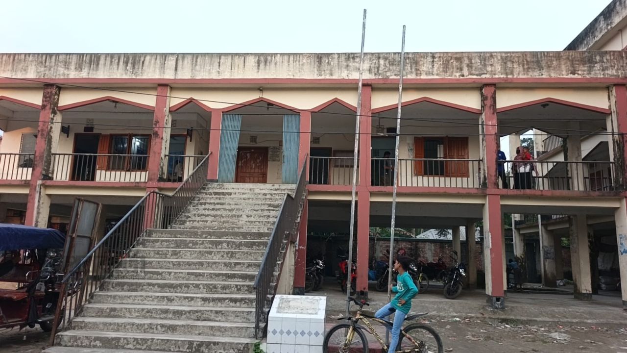 দশমিনায় নিষেধাজ্ঞার ১৭ দিনেও চাল পাননি ২২৫০ জেলে