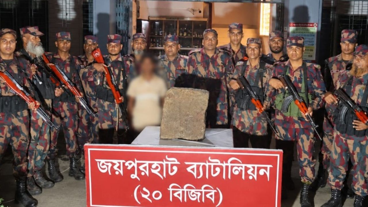  আবারও কোটি টাকার কষ্টিপাথর উদ্ধার,আটক ১