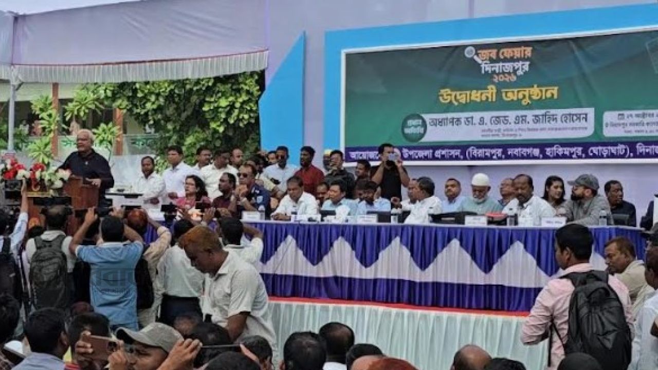 বিরামপুর জব ফেয়ারে চাকরী প্রত্যাশীদের ঢল!