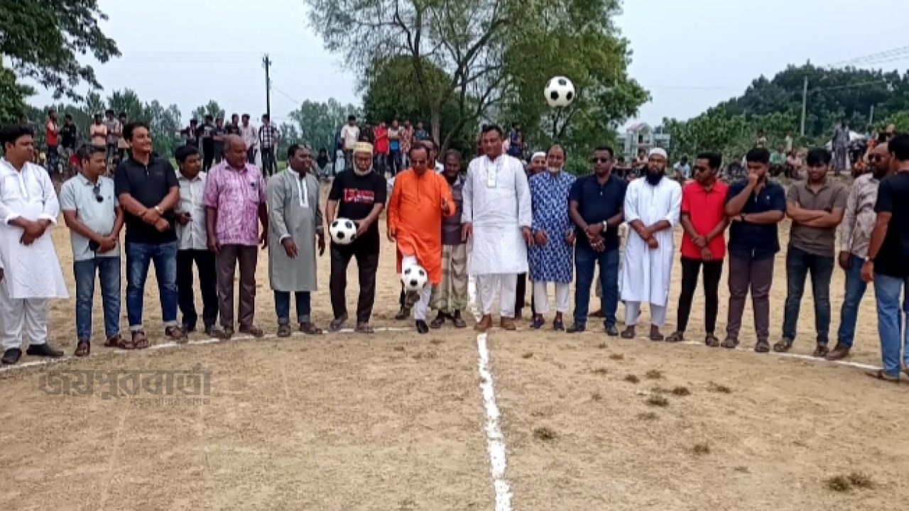 রাণীনগরে ফরহাদ ফুটবল টুর্নামেন্টের উদ্বোধন
