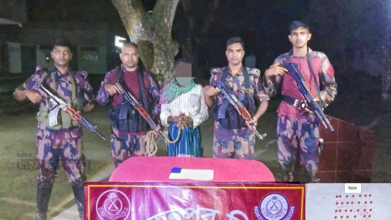 ​শিবগঞ্জ সীমান্তে ইস্কাফ সিরাপ ও ইয়াবাসহ আটক ২