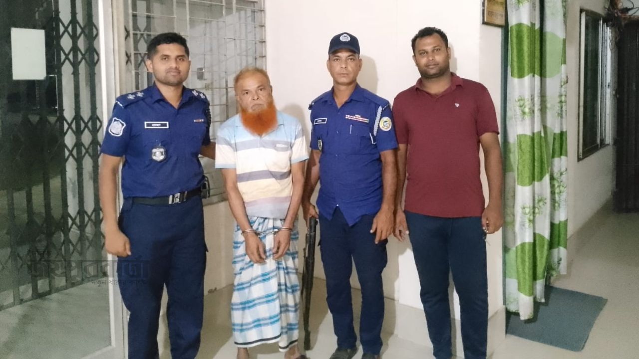 কাঁঠালিয়ায় ৪০ গ্রাম গাঁজা ও ৫ পিস ইয়াবাসহ বৃদ্ধ গ্রেপ্তার