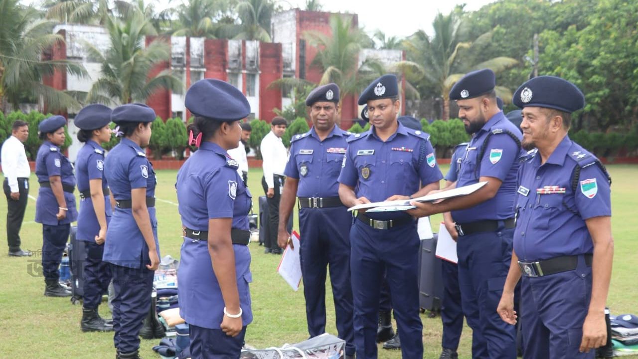 সাতক্ষীরা জেলা পুলিশের মাসিক কিট প্যারেড অনুষ্ঠিত