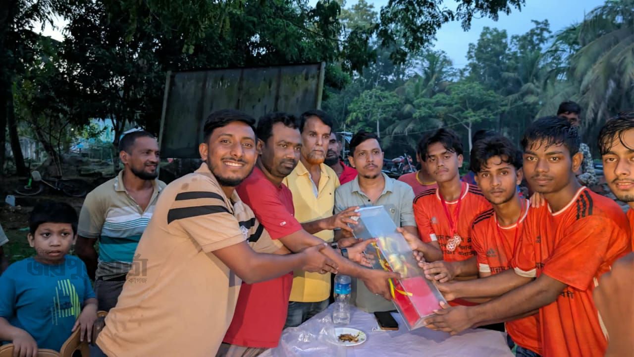 কাঁঠালিয়ায় শর্টবার ফুটবল টুর্নামেন্টের ফাইনালে চ্যাম্পিয়ন একতা ক্লাব